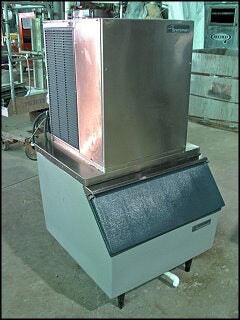 2007 Scotsman Flake Ice Maker and Ice Storage Bin Package Scotsman Ice Systems 