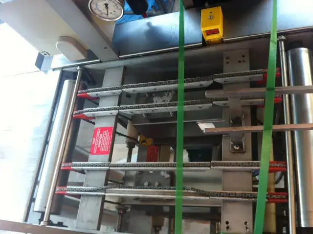 Hi-Speed Checkmate Checkweigher with Conveyor