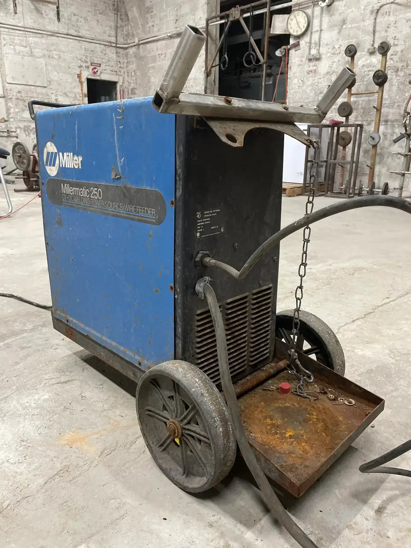 Soldadora con alimentador de alambre Miller Micromatic 250 CV-DC