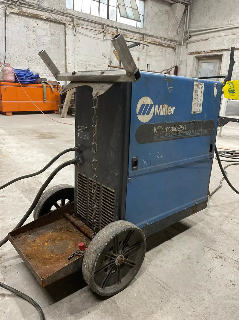 Soldadora con alimentador de alambre Miller Micromatic 250 CV-DC