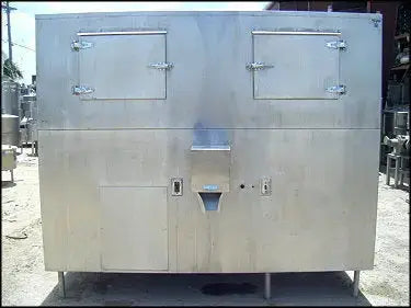 Mannhardt & Son Inc. Ice Chest - 2800 lbs.