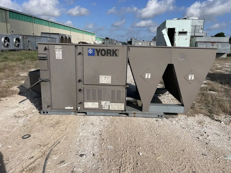 Unidad de condensación de calefacción y refrigeración por aire York ZJ150 Predator - 12,5 toneladas