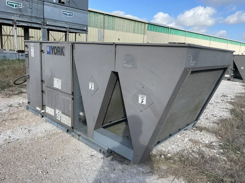 Unidad de condensación de calefacción y refrigeración por aire York ZJ150 Predator - 12,5 toneladas