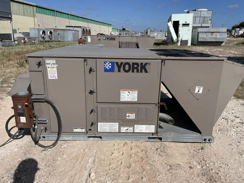 Unidad condensadora de calefacción y refrigeración York ZF090 Predator - 7,5 toneladas.