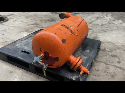 Vilter Vertical Ammonia Oil Tank (15in x 35in., 35 Gallons)