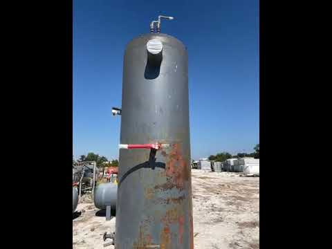 Recirculador vertical de amoníaco para fabricantes y servicios industriales (34 pulgadas x 139 pulgadas, 540 galones, 2 bombas).