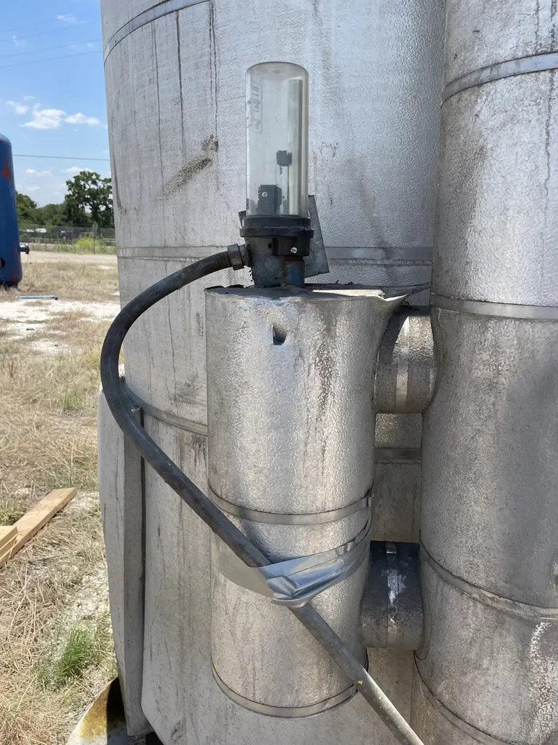 Recirculador de amoníaco vertical RVS (48 diámetro x 147 pulg. 1134 galones. Bombas de 2 a 5 HP).