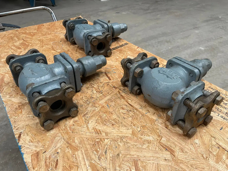 Vilter K12124A Seal Cap Flanged Globe Valve (2")