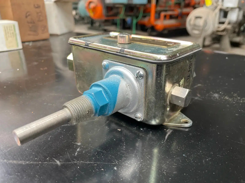 Detroit 2231439 Pressure Switch