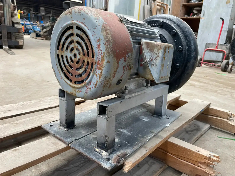 ITT Bell & Gossett 153121-2BB77/8BF Centrifugal Pump ( 5 HP, 58 GPM Max)