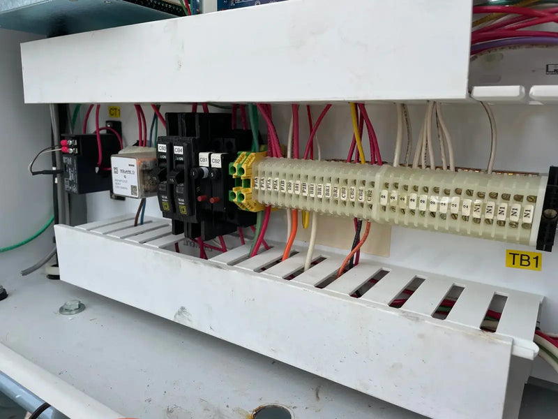 Howden XRV127-R3 Rotary Screw Compressor Package (Howden XRV127-R3, 100 HP 208-230/460 V, Micro Control Panel)