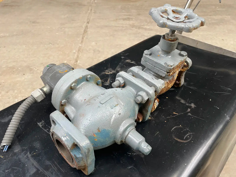 Válvula de cierre de Henry Technologies con válvula solenoide Parker S7F (2")