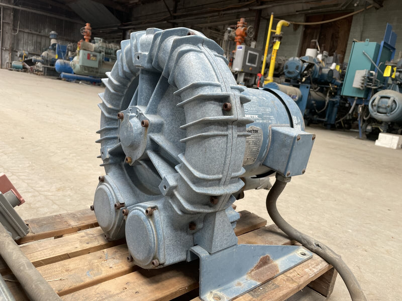 Soplador regenerativo AMETEK Rotron DR833 (5 HP, 3450 RPM)
