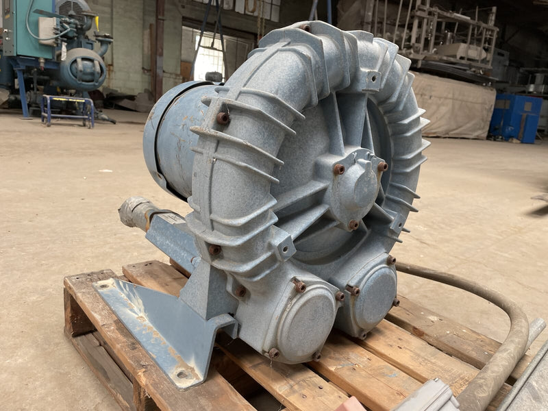 Soplador regenerativo AMETEK Rotron DR833 (5 HP, 3450 RPM)