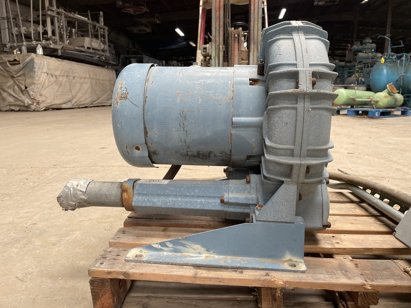 Soplador regenerativo AMETEK Rotron DR833 (5 HP, 3450 RPM)