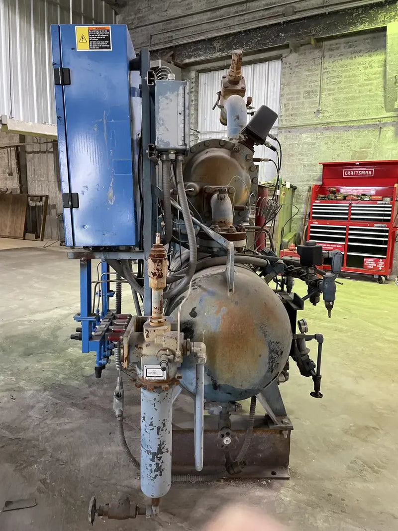Vilter Rotary Screw Compressor Package (Vilter VSR221, 125 HP 230/460 V, Vilter Micro Control Panel)