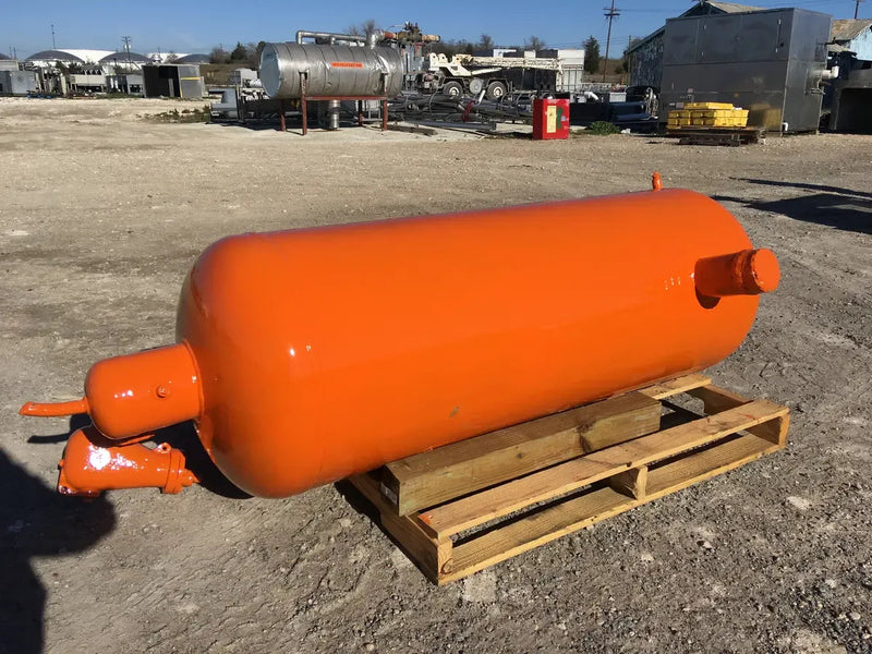 Globe Ice Machine Co. Horizontal Oil Separator (23in X 64 in. 115 Gallons)