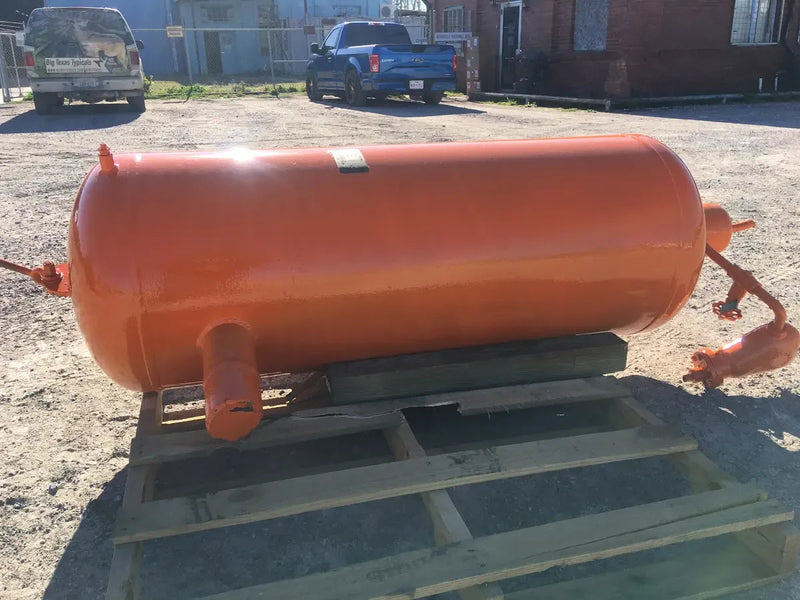 Globe Ice Machine Co. Horizontal Oil Separator (23in X 64 in. 115 Gallons)
