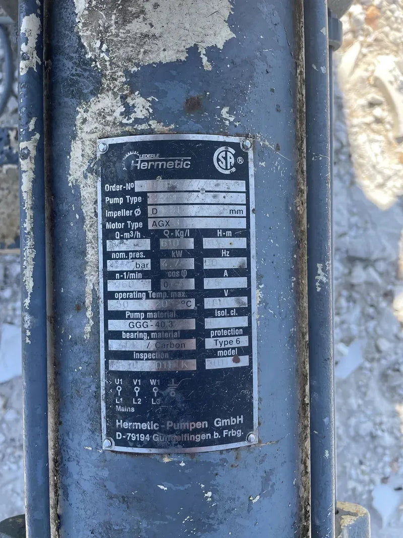 Recirculador vertical de amoníaco para fabricantes y servicios industriales (34 pulgadas x 139 pulgadas, 540 galones, 2 bombas).