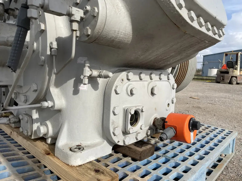 Compresor alternativo desnudo Mycom F62WB de 8 cilindros (100 HP 230/460 V, accionado por correa)