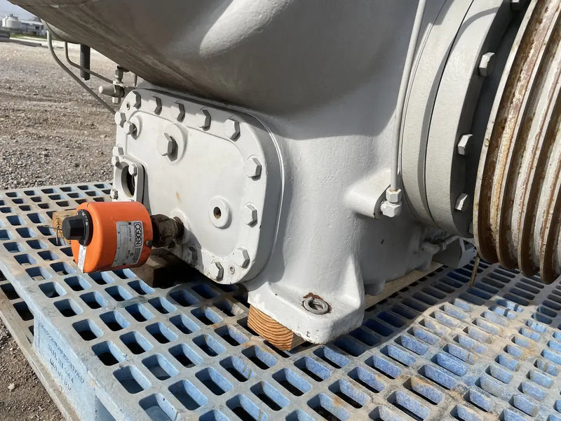 Compresor alternativo desnudo Mycom F62WB de 8 cilindros (100 HP 230/460 V, accionado por correa)