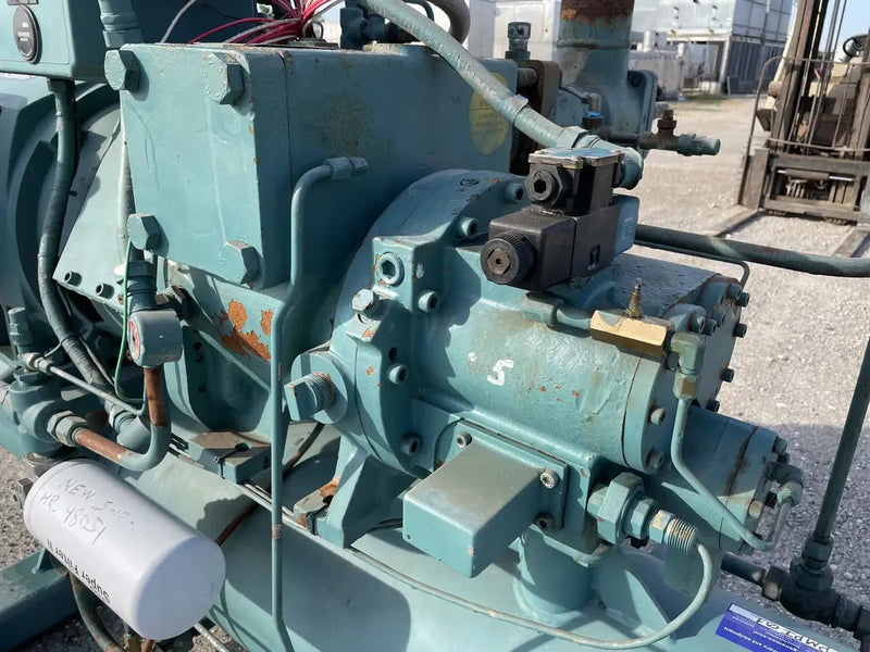 Paquete de compresor de tornillo rotativo Frick RXF-50 (Frick XJF120S, 150 HP 230/460 V, panel de control Frick Micro)