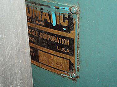 Pneumatic Scale Corporation 8-Head Capper with Rotating Cap Sorter Pneumatic Scale Corporation 