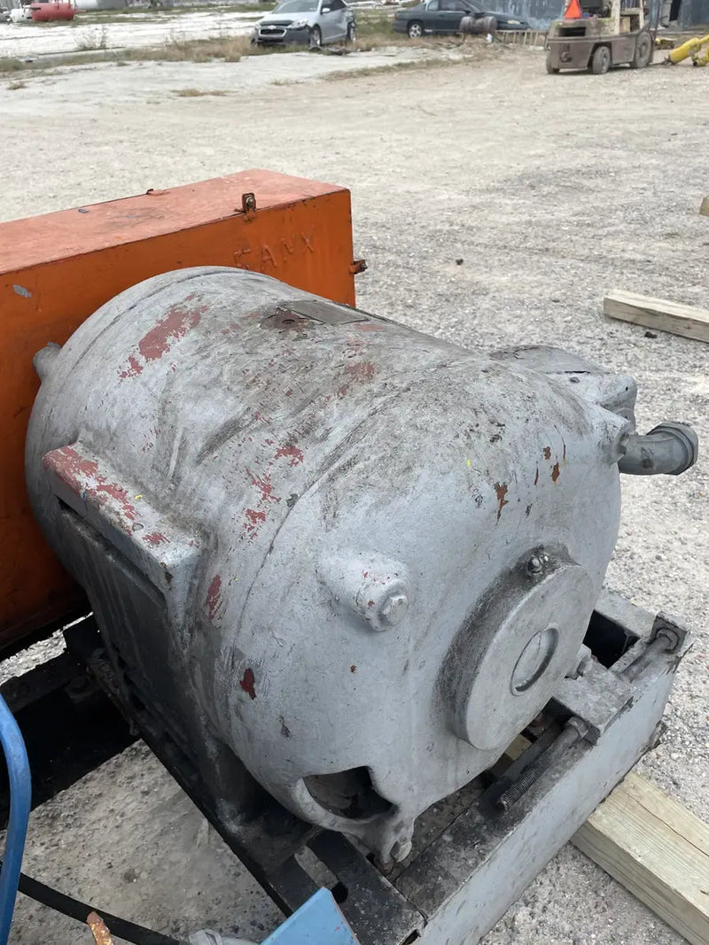 Vilter 448 8-Cylinder Reciprocating Compressor Package (100 HP 208-220/440 V, Belt Driven)