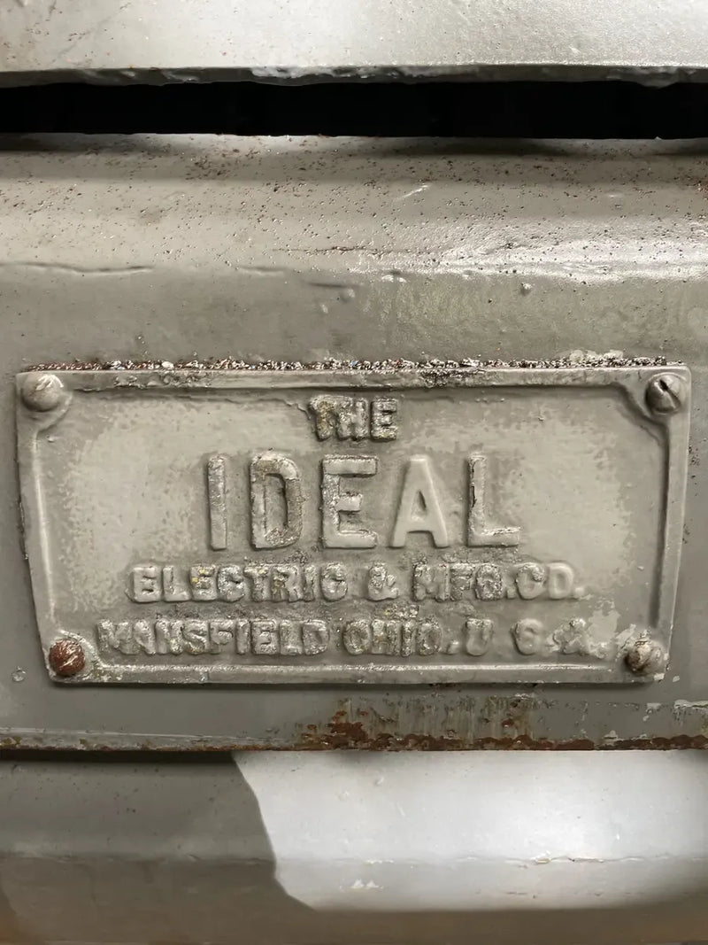 Motor de inducción polifásico ideal (150 HP, 1175 RPM, 440 V)