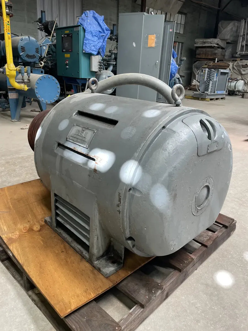 Motor de inducción polifásico ideal (150 HP, 1175 RPM, 440 V)