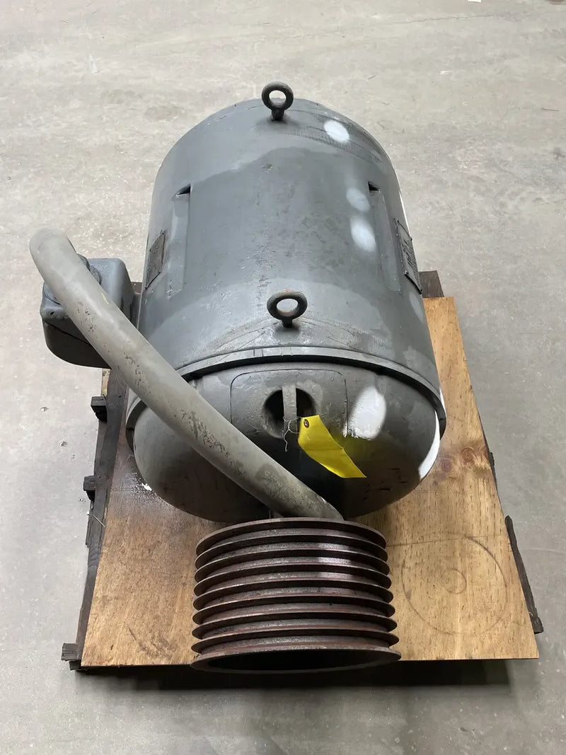 Motor de inducción polifásico ideal (150 HP, 1175 RPM, 440 V)