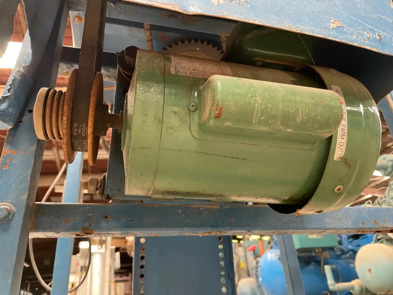 Top Loading Volumetric Ice Bagger