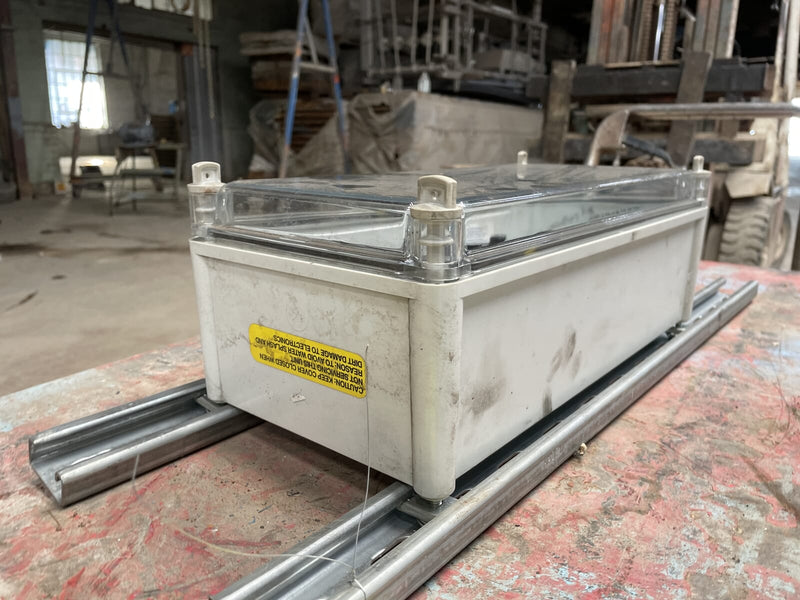 Hansen Technologies LB2-115 Control ajustable de nivel variable líquido (115 voltios, 2 relés)