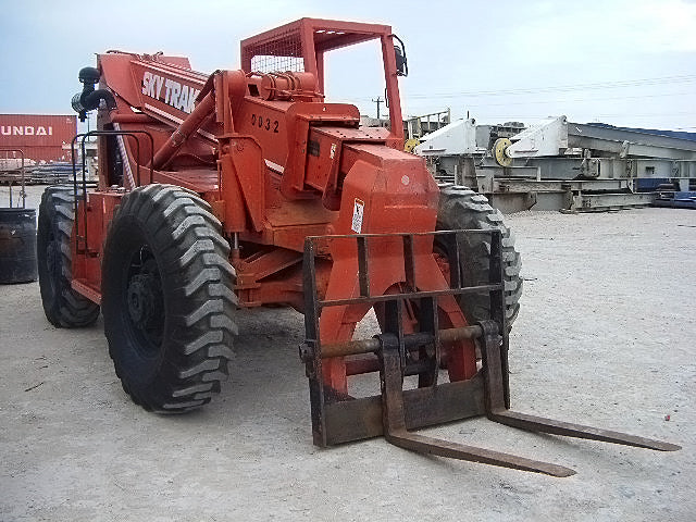 Skytrak 9038T 9,000 LB 4X4X4 Telescopic Forklift Skytrak 