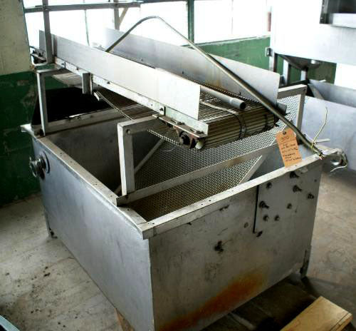 Stainless Steel Rectangular Tank with Dewatering Conveyor - 275 Gallons Genemco 