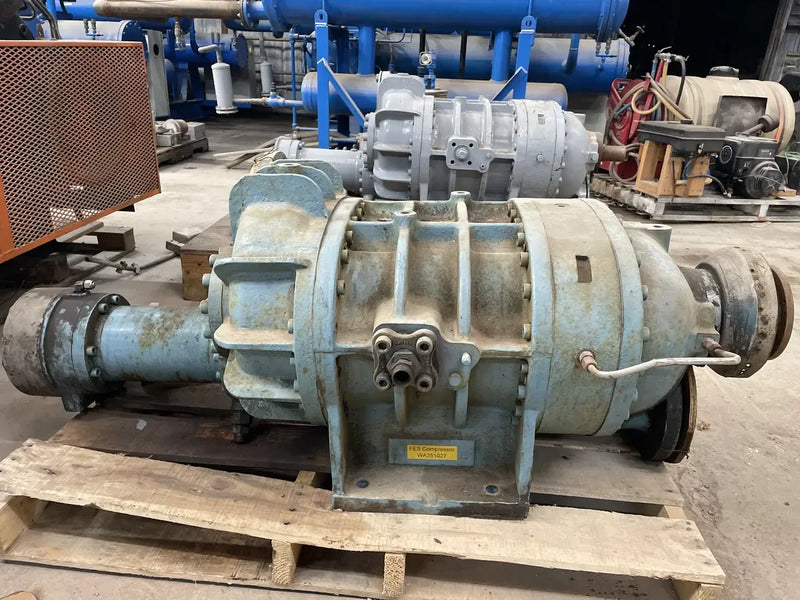 Paquete de compresor de tornillo rotativo (2018DLR3VOFOEM, 450 HP 4160 V, FALTA MICRO PANEL)