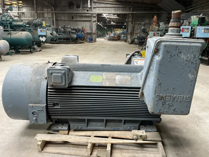 Paquete de compresor de tornillo rotativo (2018DLR3VOFOEM, 450 HP 4160 V, FALTA MICRO PANEL)